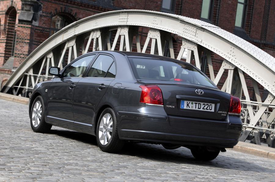  Toyota Avensis 2003 года  (фото 30 из 114)